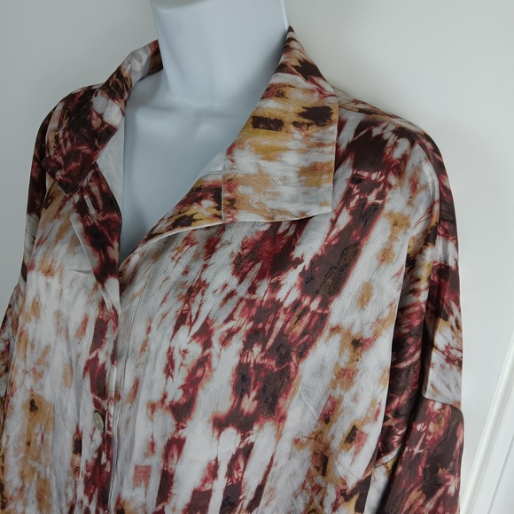 Tops - WynneLayers Shirt Womens Medium Red Beige Watercolor Button Up Blouse Top NWT